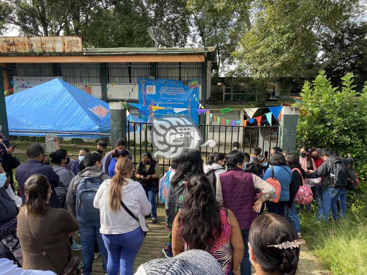 Conflicto impide arranque del ciclo escolar en telesecundaria de Xalapa (+Video)