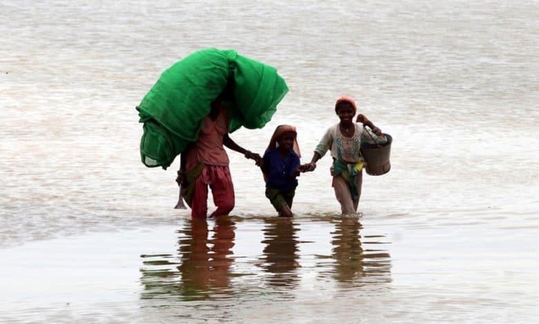 Lluvias monzónicas en Pakistán dejan más de mil personas sin vida