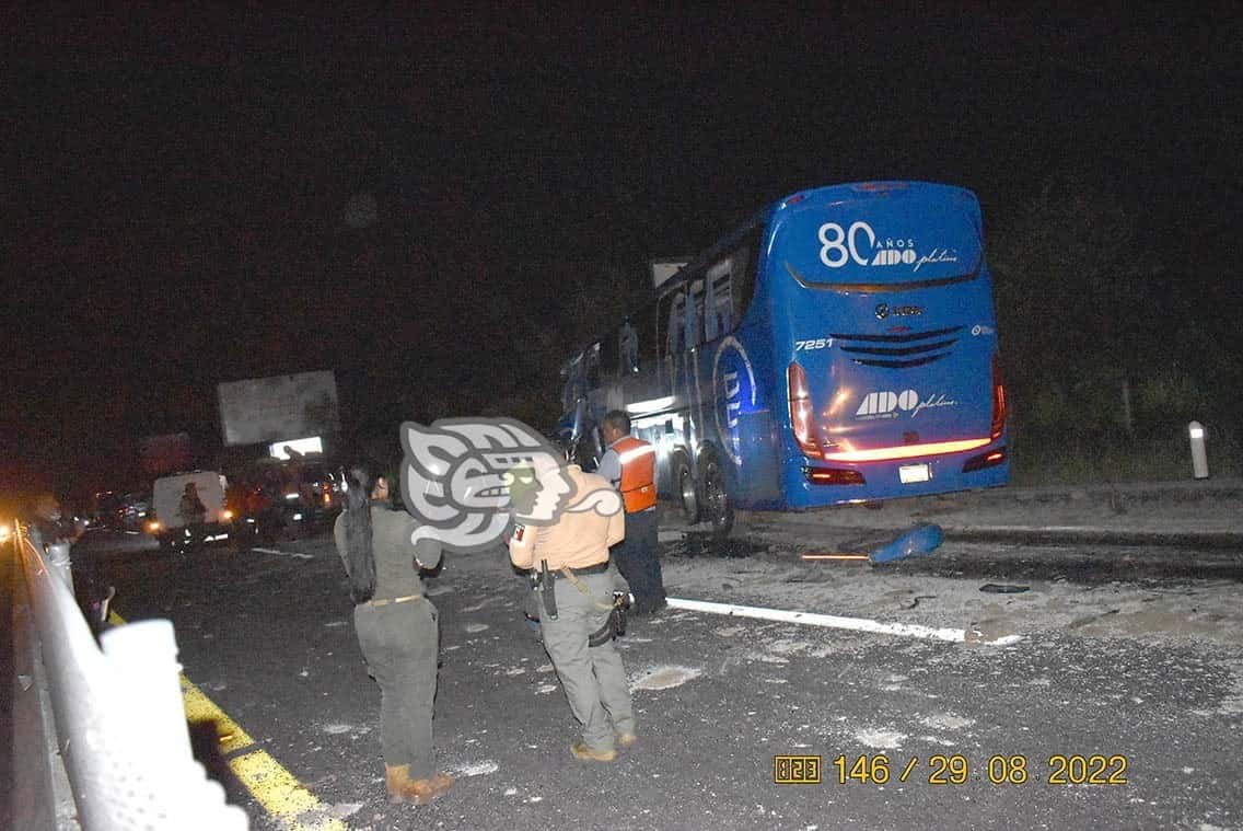 Autobús Choca Contra Tráiler En Libramiento De Dos Ríos Hay 3 Muertos