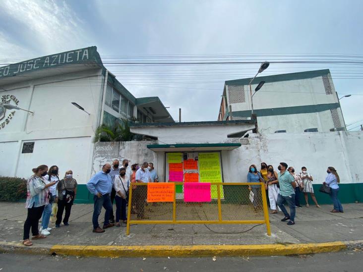 Toman secundaria José Azueta en Boca del Río; alumnos no pudieron regresar a clases