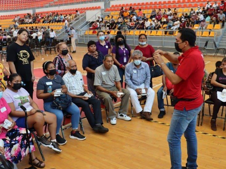 Entrega DIF Estatal Veracruz más de mil auxiliares auditivos.