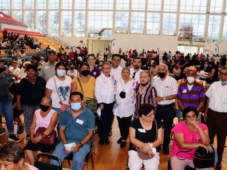 Entrega DIF Estatal Veracruz más de mil auxiliares auditivos.