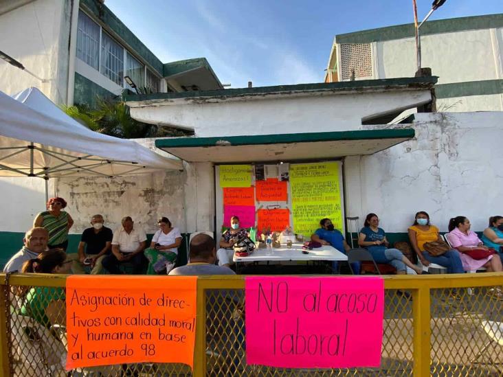 Mesa de diálogo en Xalapa por toma de secundaria en Boca del Río