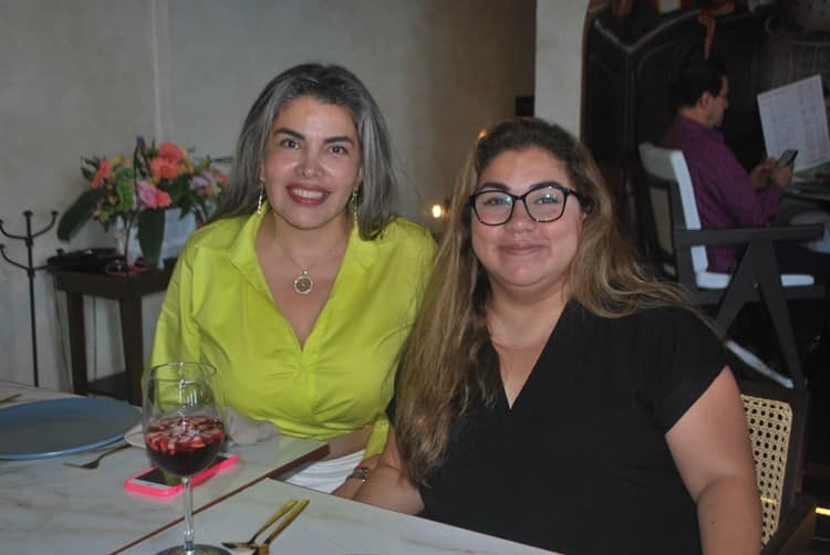 Juanita Utrera Ortega es festejada por su reciente cumpleaños