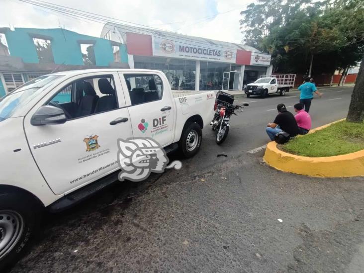 En diferentes avenidas de Xalapa, accidentes viales dejan daños materiales