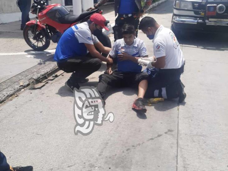 En diferentes avenidas de Xalapa, accidentes viales dejan daños materiales