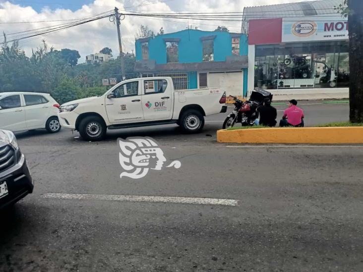 En diferentes avenidas de Xalapa, accidentes viales dejan daños materiales