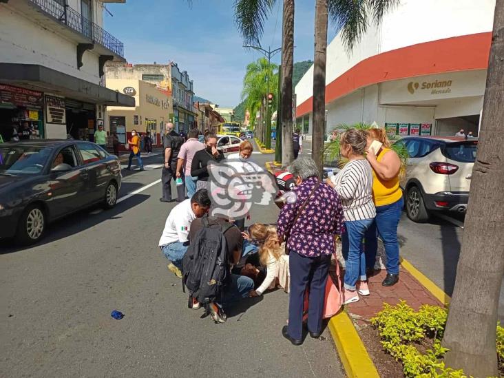 Mujer es atropellada en pleno centro de Orizaba