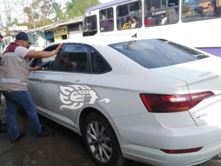 En Córdoba, camioneta es golpeada por un tren; quiso ganarle el paso