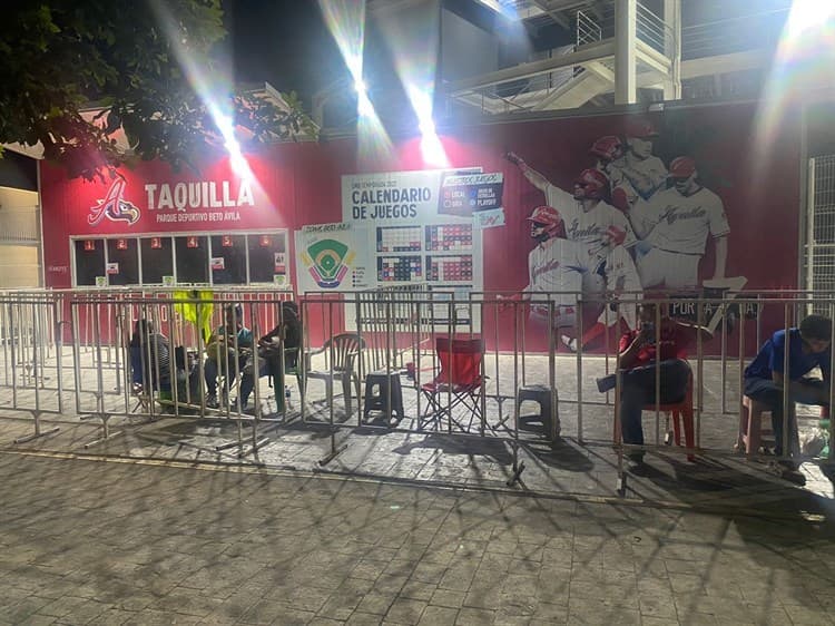 ¡Dame más gasolina! Fans de Daddy Yankee acamparán en Beto Ávila por boletos(Video)