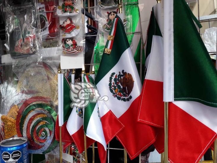 Sin repuntar, venta de artículos patrios en Xalapa