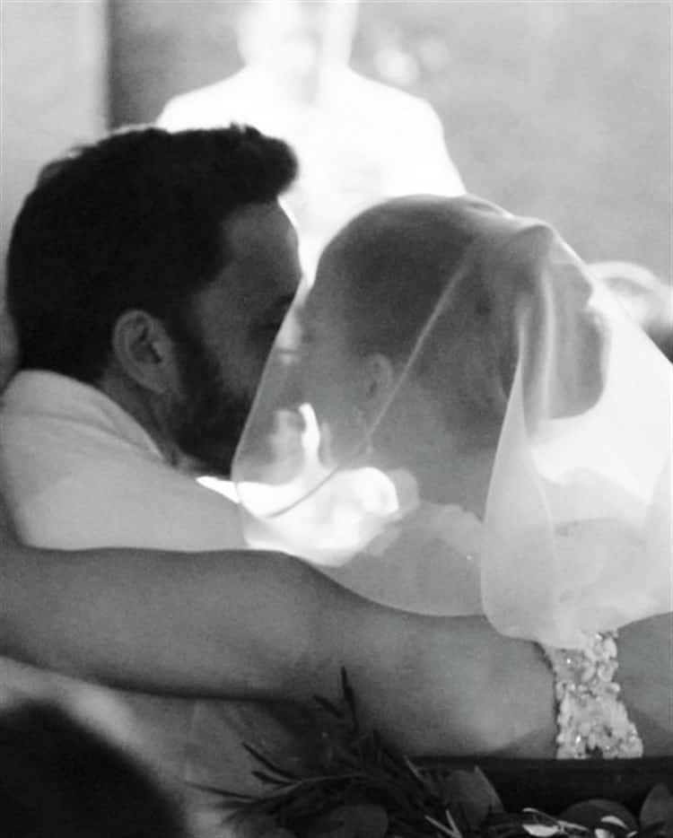 ¡JLo revela nuevas fotos de su boda con Ben Affleck!