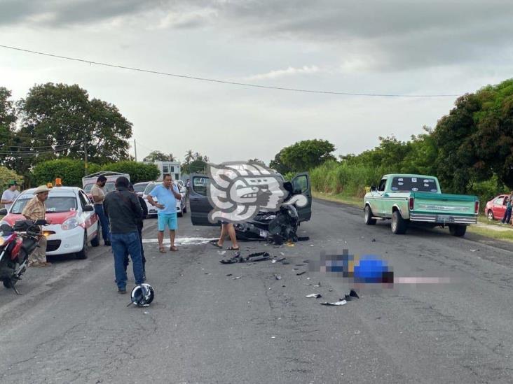 Muere motociclista al chocar contra un auto en la Martínez-San Rafael