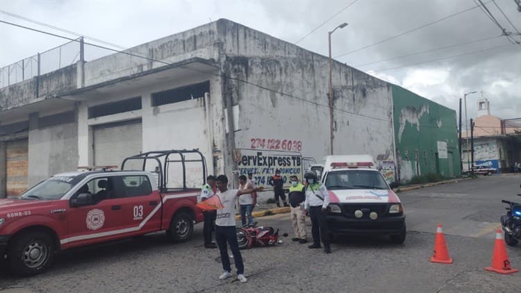 Automovilista embiste a motociclistas en Tierra Blanca; hay 2 heridos