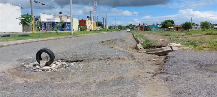 Crecen los baches tras lluvias en fraccionamientos al norte de la ciudad de Veracruz