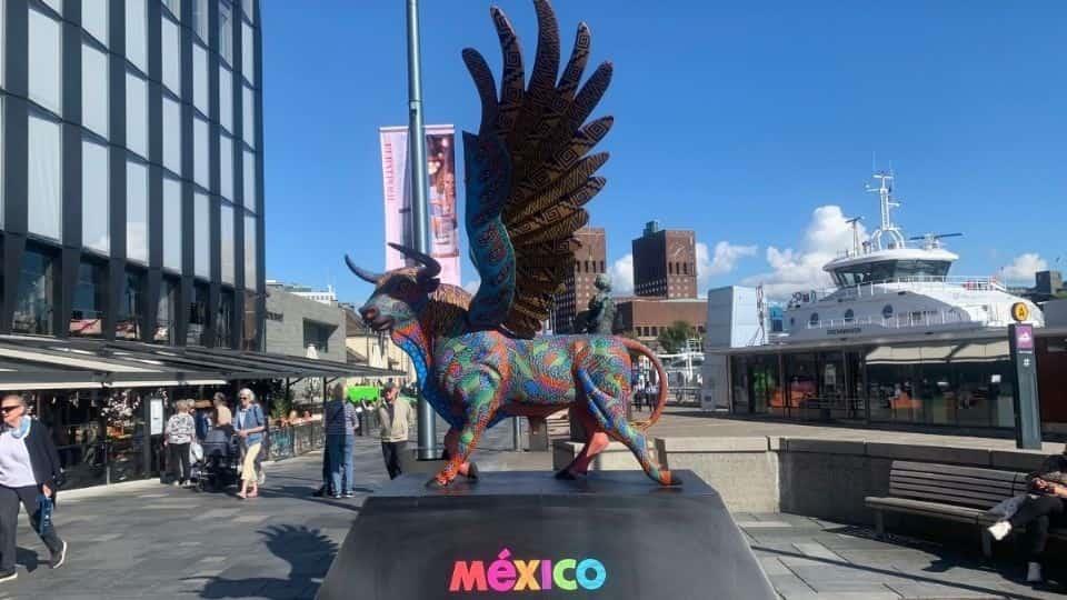 Alebrije monumental “Toro-Águila” de Oaxaca impresiona en exhibición en Noruega