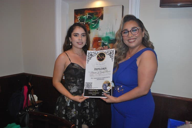 Alumnas de la academia de la maestra Nancy Azamar protagonizan graduación