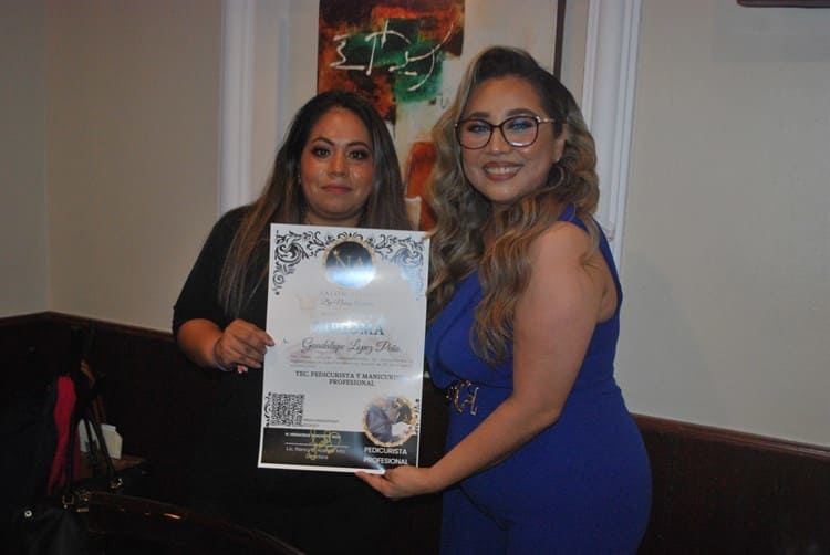 Alumnas de la academia de la maestra Nancy Azamar protagonizan graduación