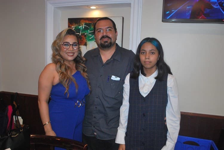 Alumnas de la academia de la maestra Nancy Azamar protagonizan graduación