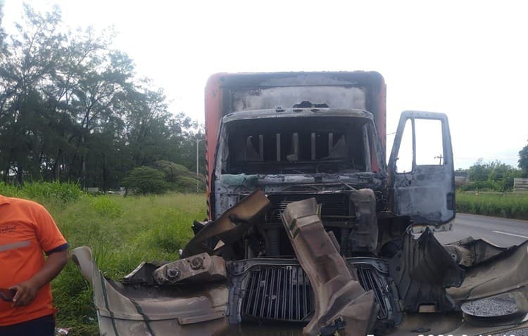 Se incendia camión sobre la carretera Veracruz-Xalapa (+Video)