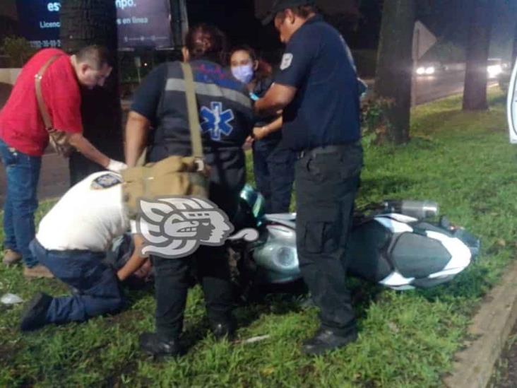 Motociclista, herido tras derrapar en Lázaro Cárdenas de Xalapa