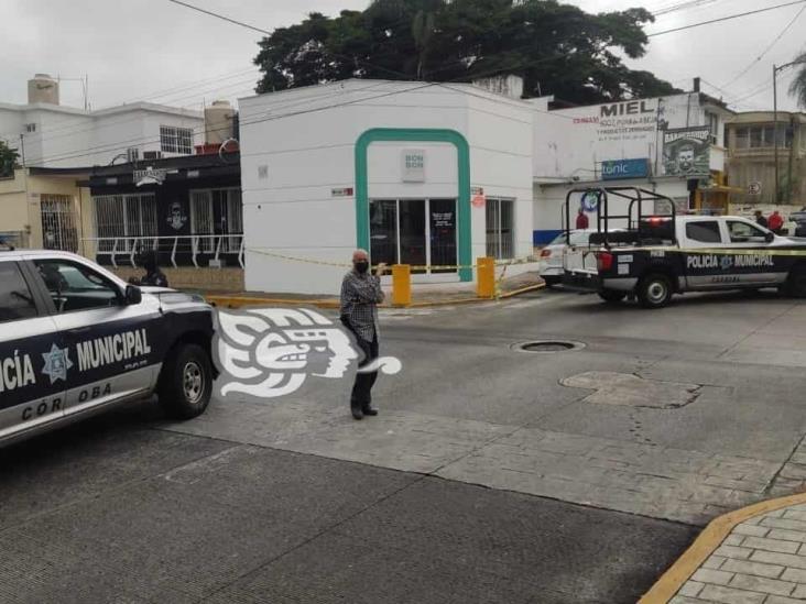 (+Video) A balazos, asesinan a sujeto dentro de barbería en Córdoba