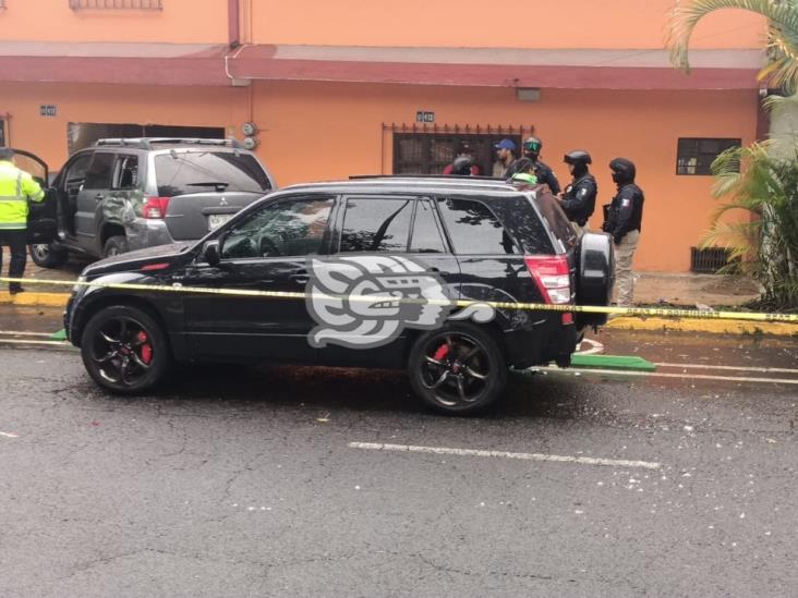 Camioneta chocó contra una casa en conocida avenida de Xalapa