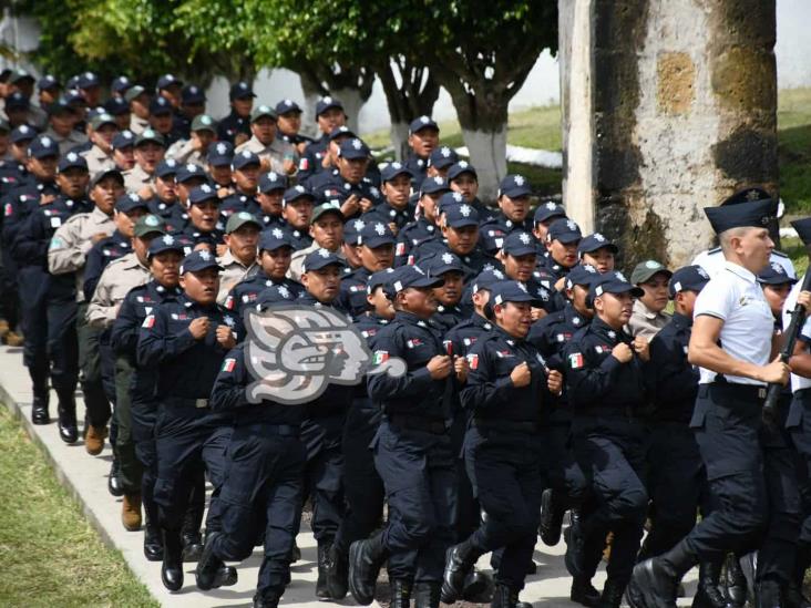 Gobernador pide a policías recién graduados transformar a la SSP-Veracruz