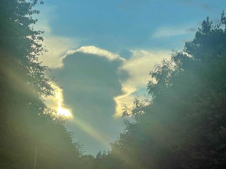 Niña asegura ver en una nube la silueta de la reina Isabel II (+fotos)