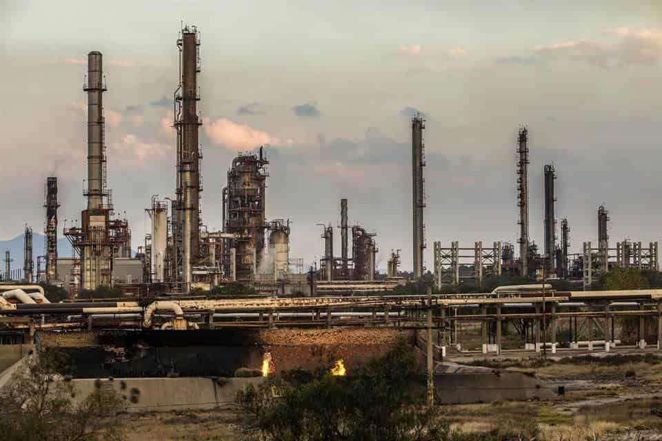 Pemex reducirá producción de combustible sucio para el 2024