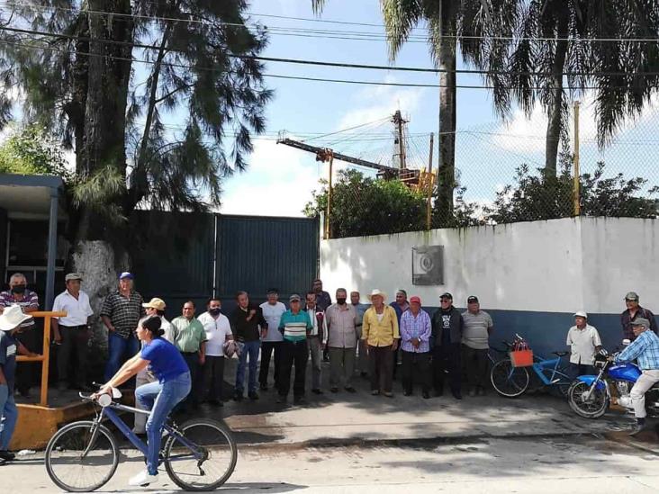 Por incumplimiento de Grupo Gargonz, jubilados bloquean ingenio El Carmen (+Video)