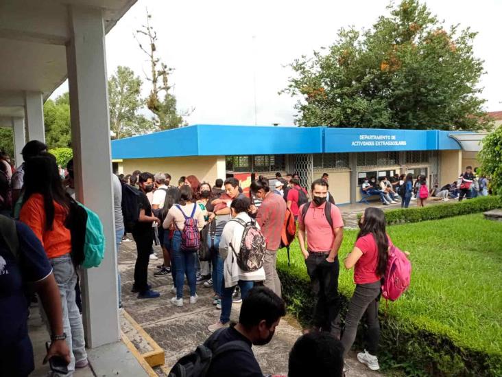 Escuelas resguardan a estudiantes por balacera en Orizaba (+Video)