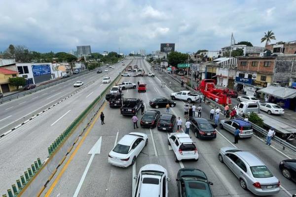Se enfrentan policías contra delincuentes en carretera México-Cuernavaca