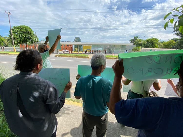 Se manifiestan extrabajadores de Tamsa en Veracruz; exigen pago del fondo de ahorros