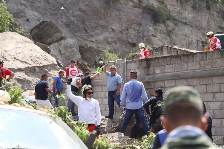 Se desploma paredón en Cuernavaca, Morelos; 7 personas quedaron atrapadas