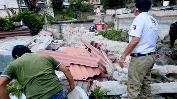 Se desploma paredón en Cuernavaca, Morelos; 7 personas quedaron atrapadas