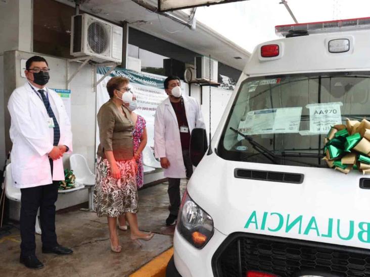 Entregan 5 nuevas ambulancias al IMSS en zona sur