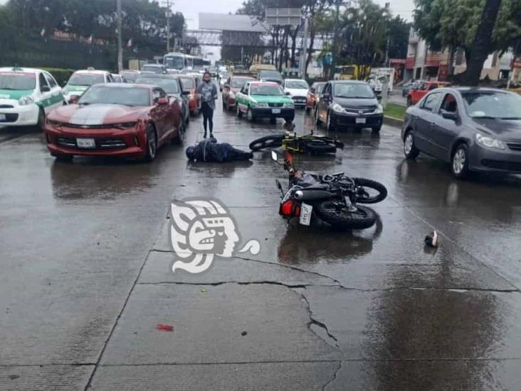 Colisionan motociclistas y autos en la Lázaro Cárdenas de Xalapa