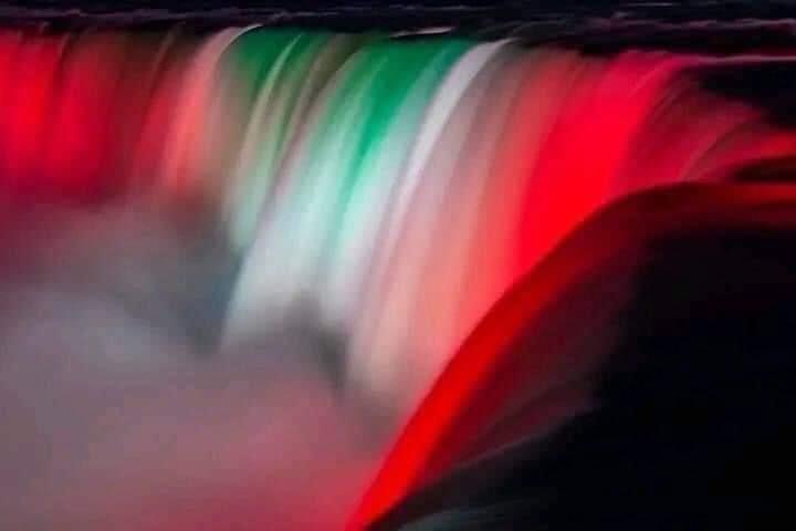 Cataratas del Niágara se ilumina con colores de la bandera mexicana