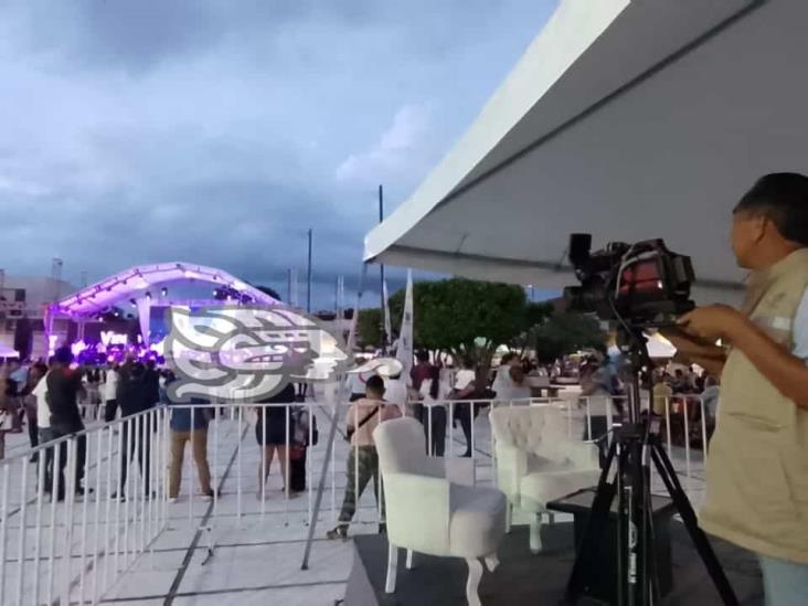 Abarrotan el parque Independencia para fiestas patrias en Coatzacoalcos (Video)