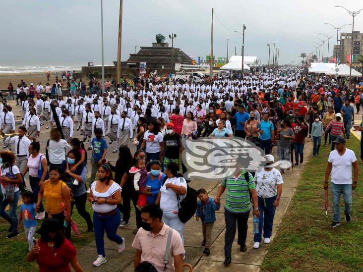 Más de 3 mil desfilan en Coatzacoalcos por la Independencia (+Video)