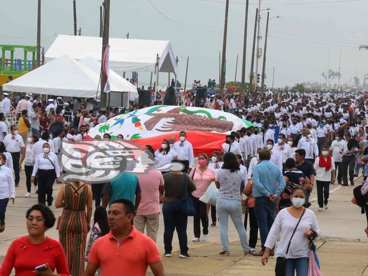 Más de 3 mil desfilan en Coatzacoalcos por la Independencia (+Video)