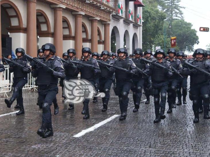 Lluvias achican desfile de Independencia en Xalapa; poca participación (+Video)