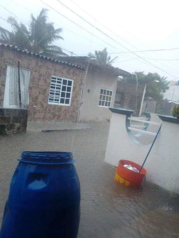 Cortarán suministro de luz por fuertes lluvias en Alvarado, hay colonias inundadas