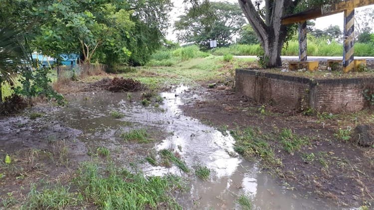 Desciende nivel de agua en comunidades inundadas de Medellín