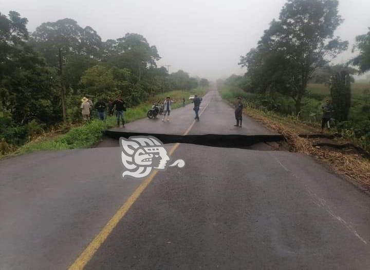 Reparan corte carretero en el tramo Acayucan-Catemaco (+Video)