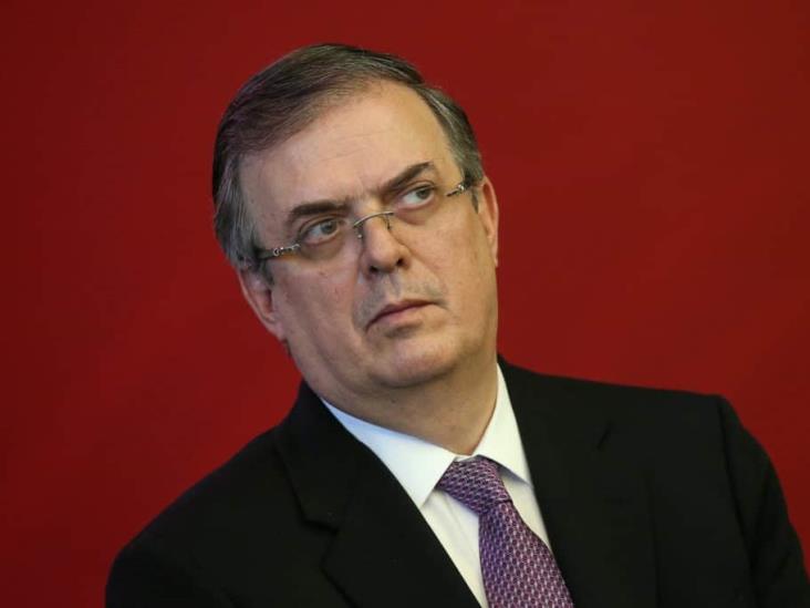 Marcelo Ebrard llega a Reino Unido; firmará libro por muerte de reina Isabel II