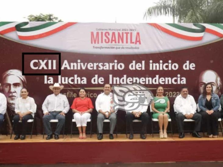 Por error en pancarta, rejuvenecen  lucha de Independencia de México