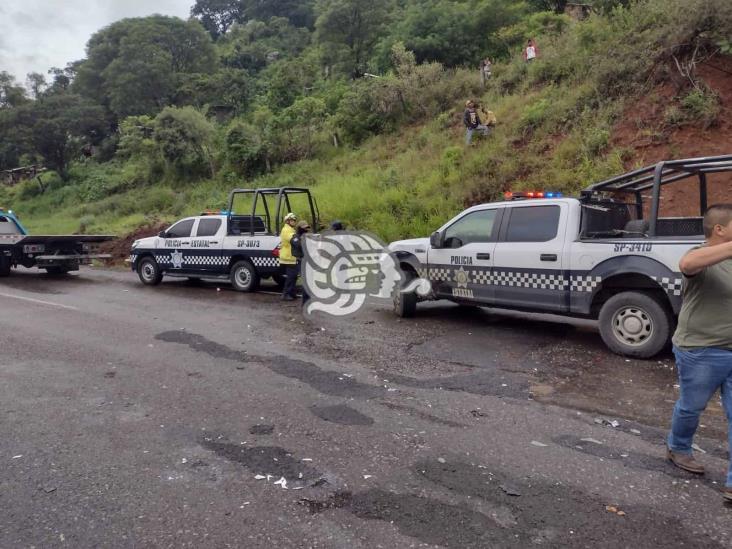 Doble accidente sobre la Puebla Orizaba; 2 policías heridos