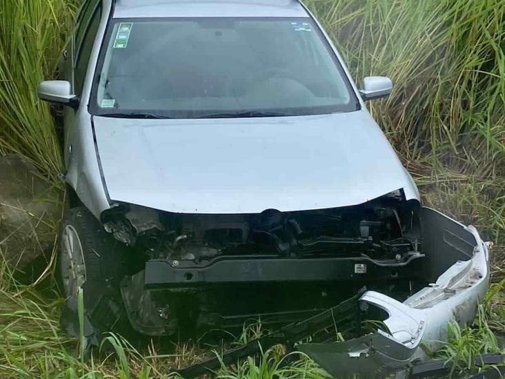 Choca camioneta contra muro de contención en carretera Xalapa -  Veracruz